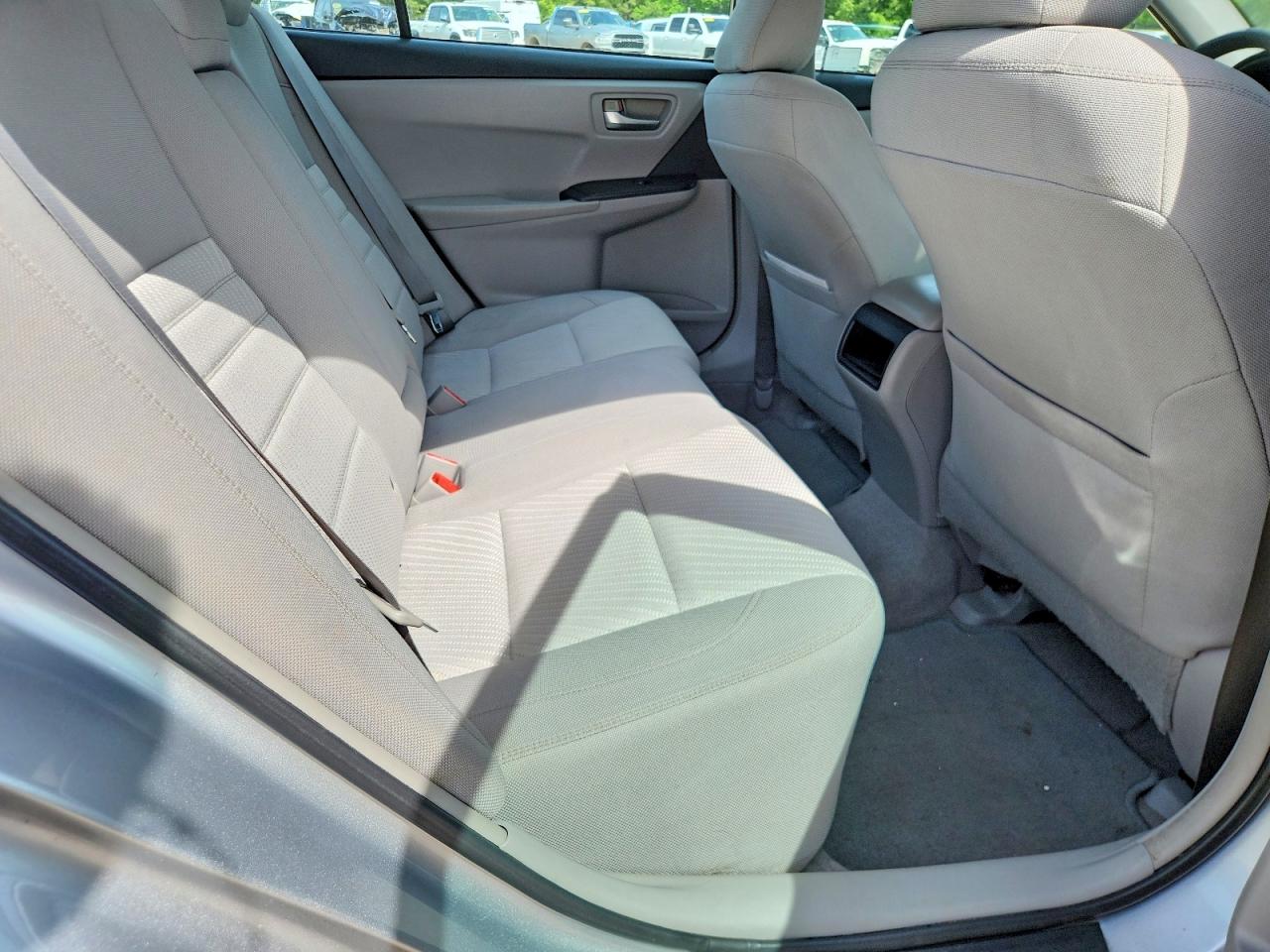 2016 TOYOTA CAMRY LE photo 28