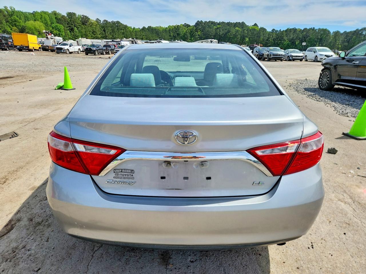 2016 TOYOTA CAMRY LE photo 16