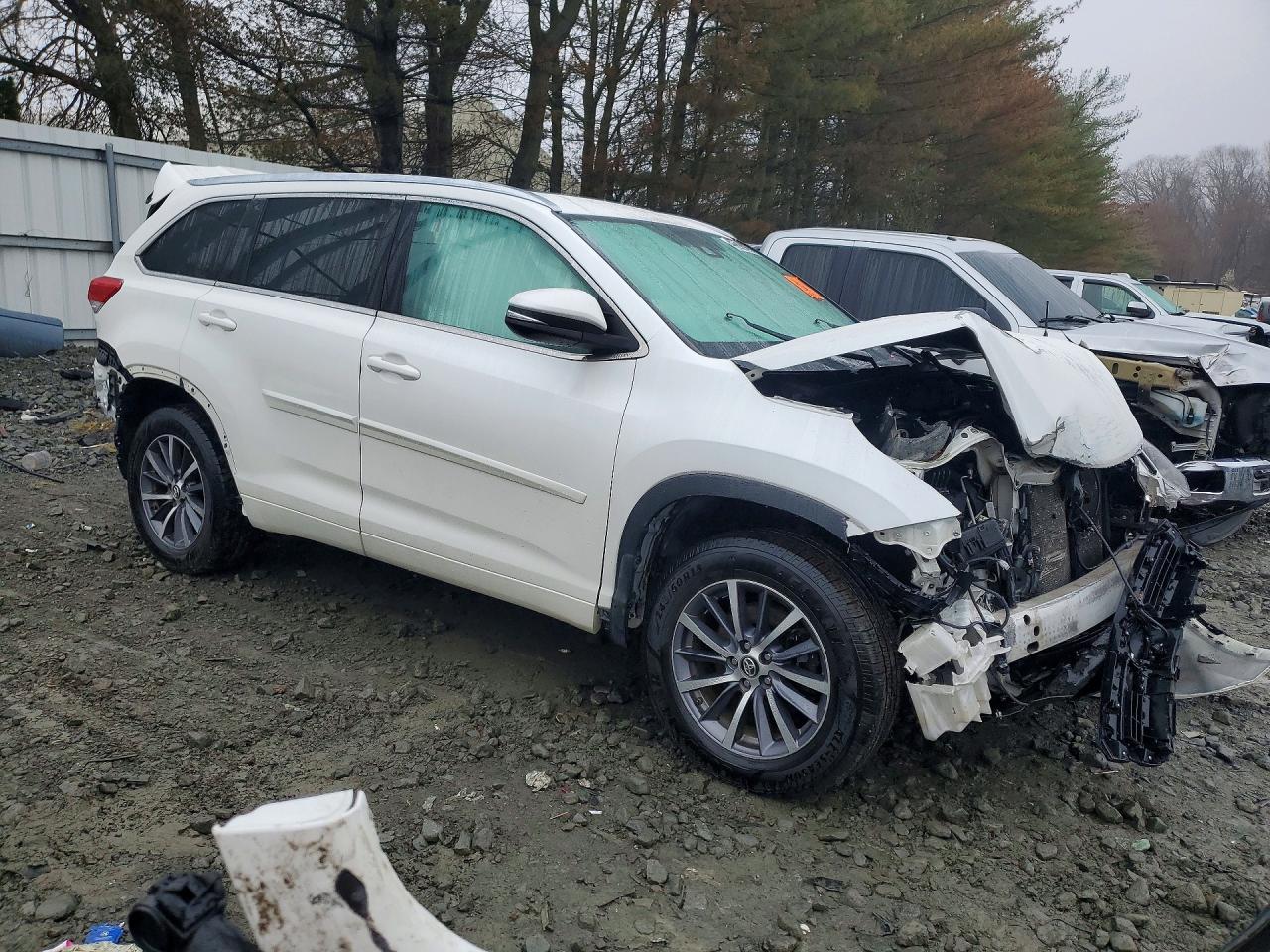 2017 TOYOTA HIGHLANDER XLE photo 10