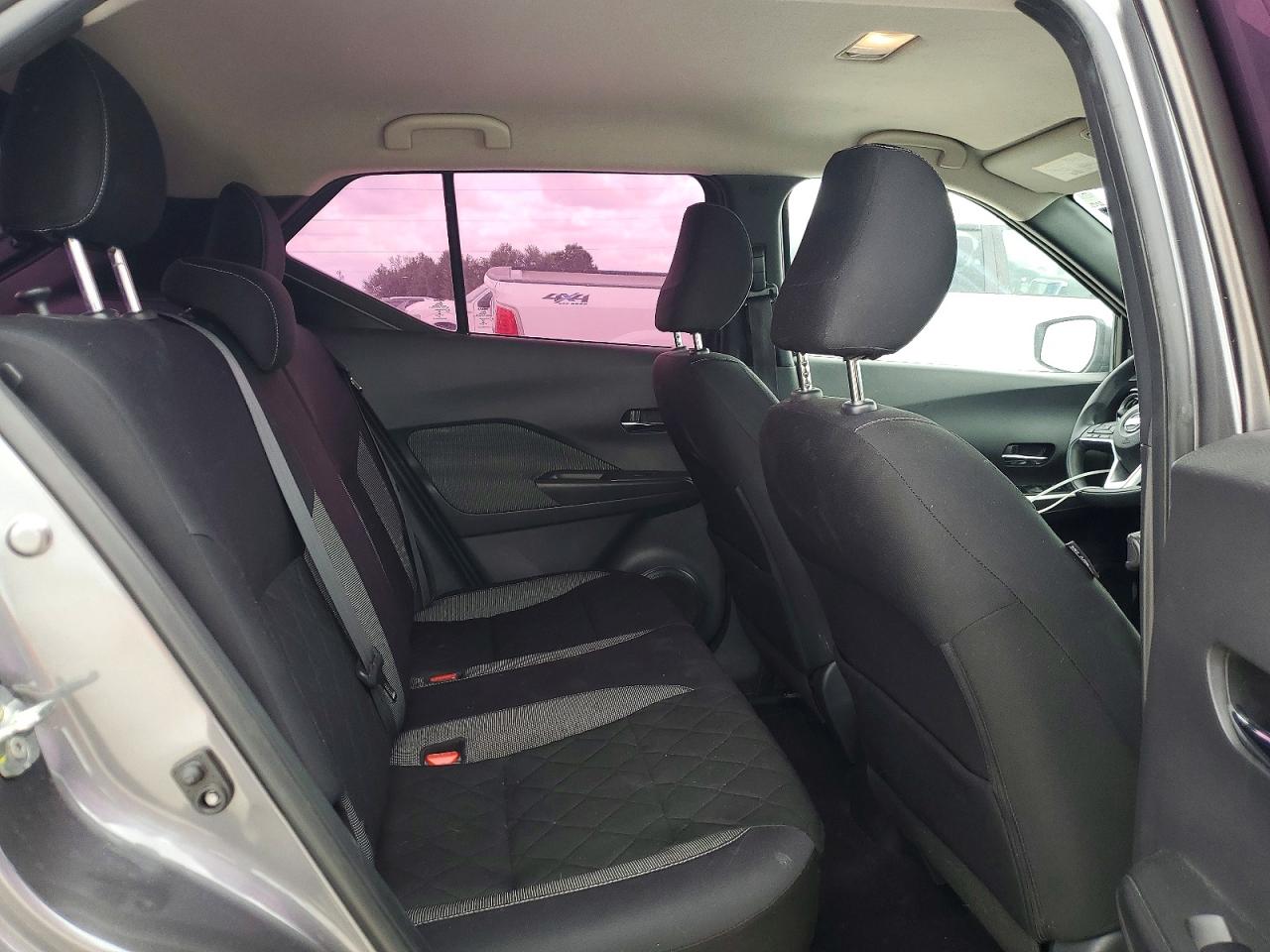2018 NISSAN KICKS SV photo 21