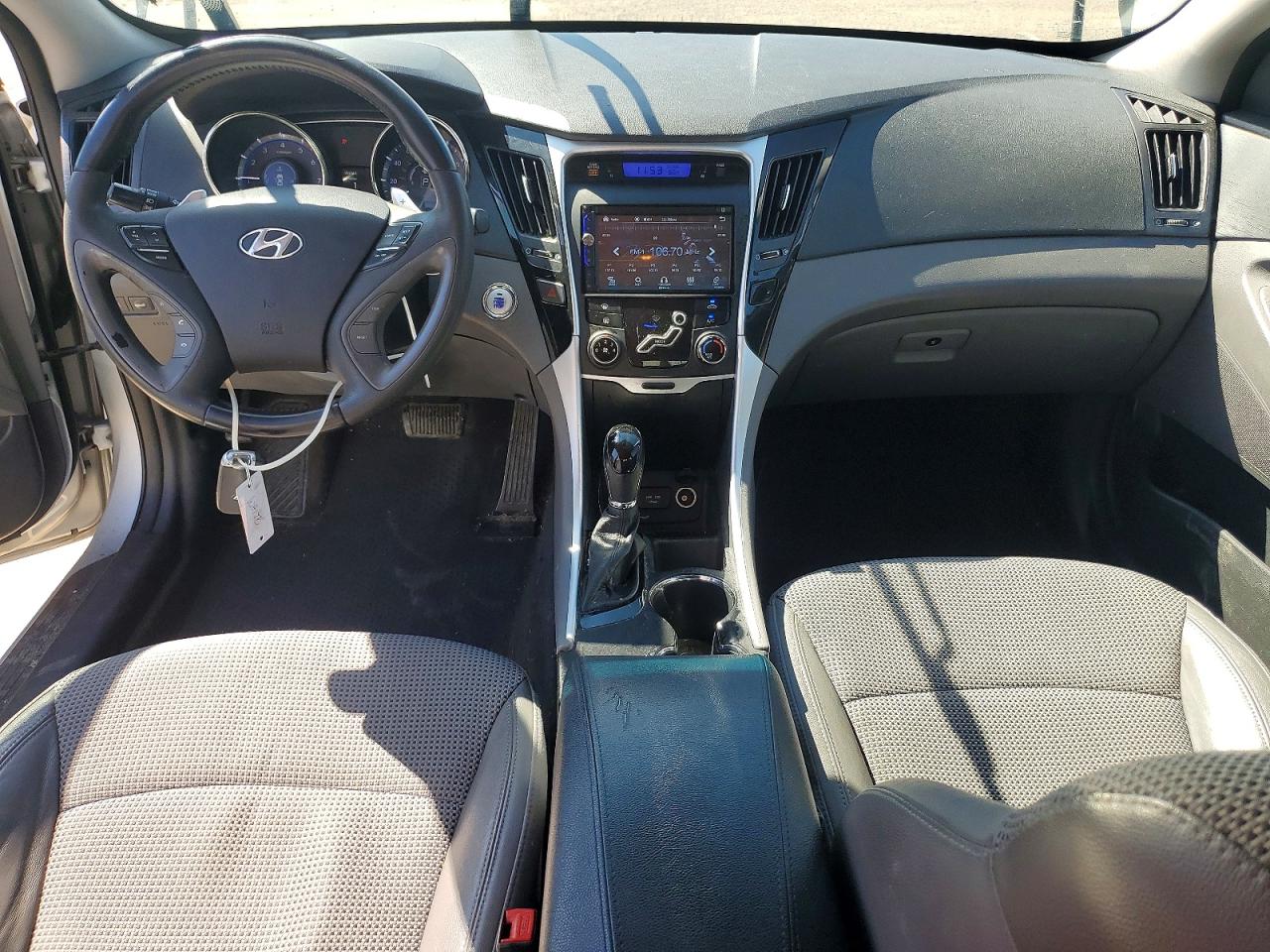 2012 HYUNDAI SONATA SE photo 8