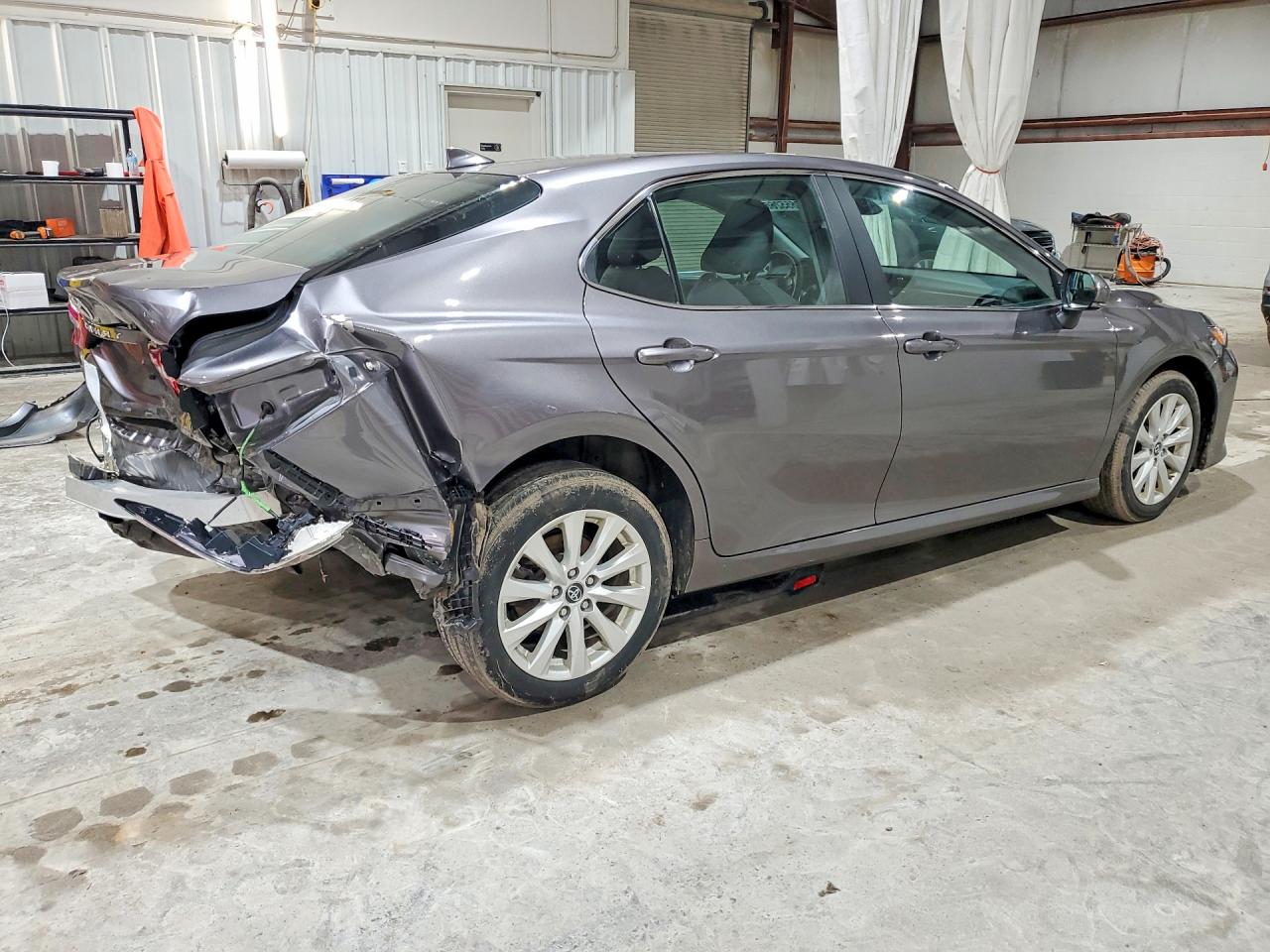 2019 TOYOTA CAMRY LE photo 5