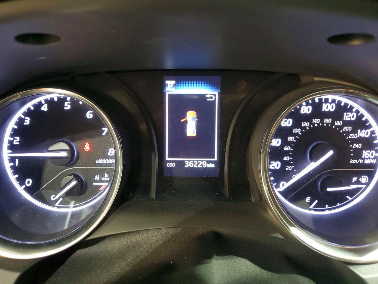 2019 TOYOTA CAMRY LE photo 17