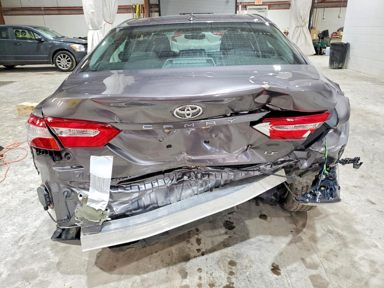 2019 TOYOTA CAMRY LE photo 11