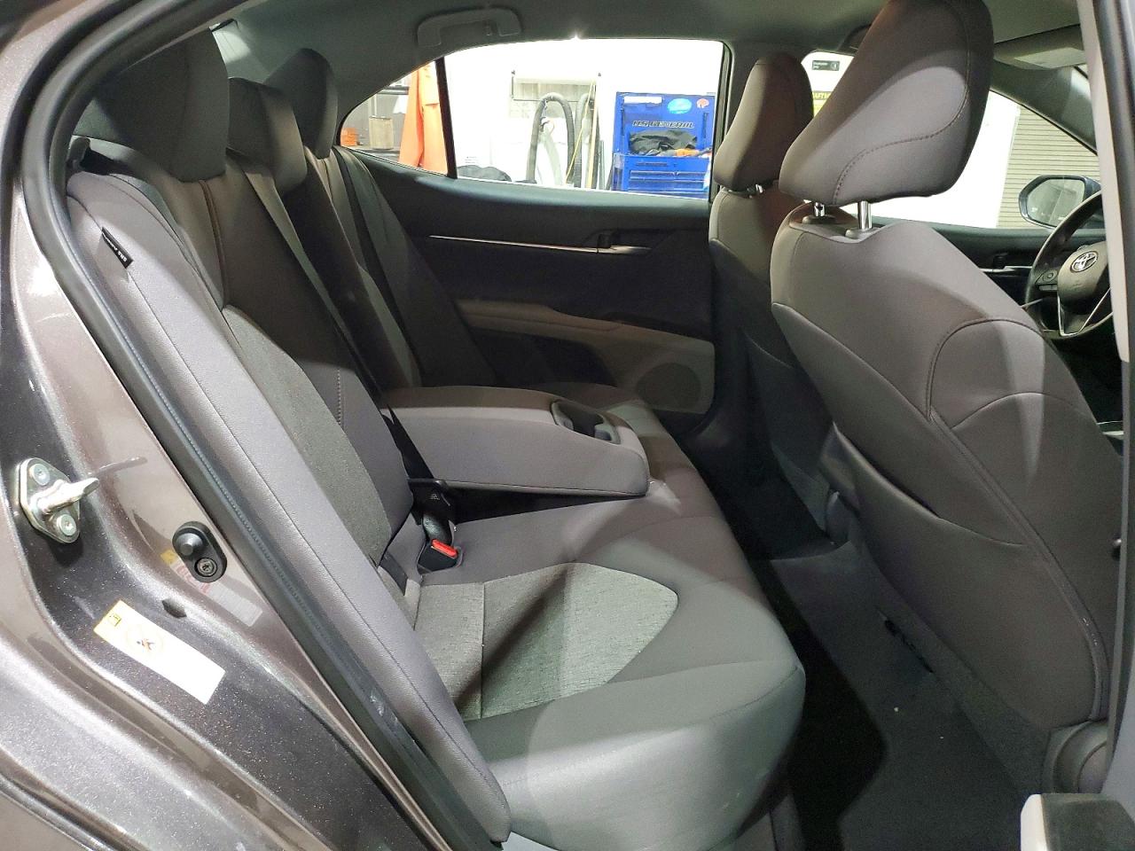 2019 TOYOTA CAMRY LE photo 19