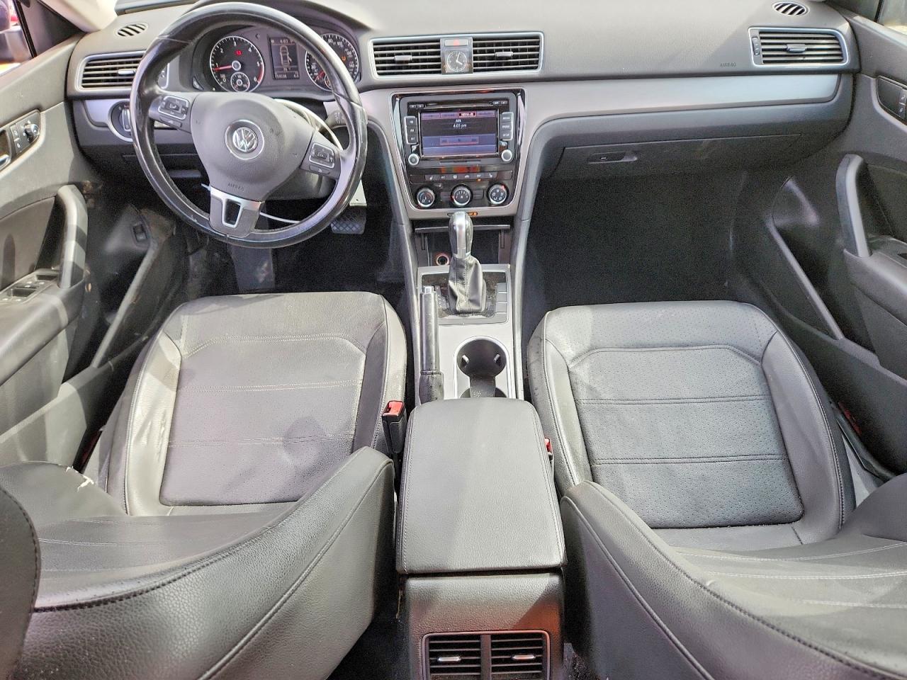 2015 VOLKSWAGEN PASSAT SE photo 15