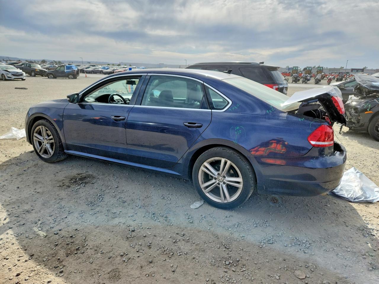 2015 VOLKSWAGEN PASSAT SE photo 3