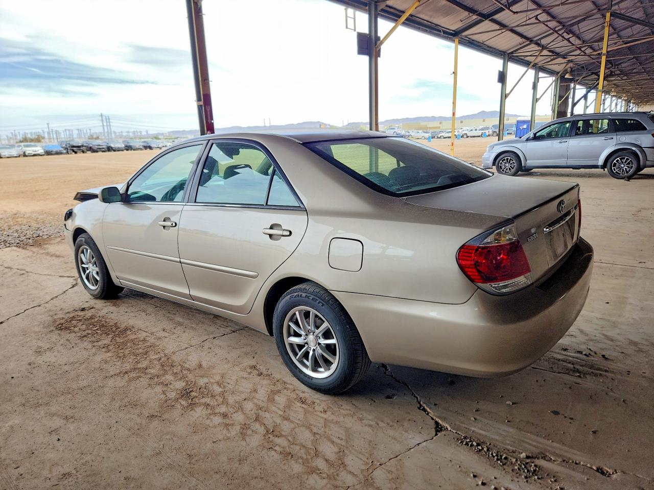 2005 TOYOTA CAMRY LE photo 2