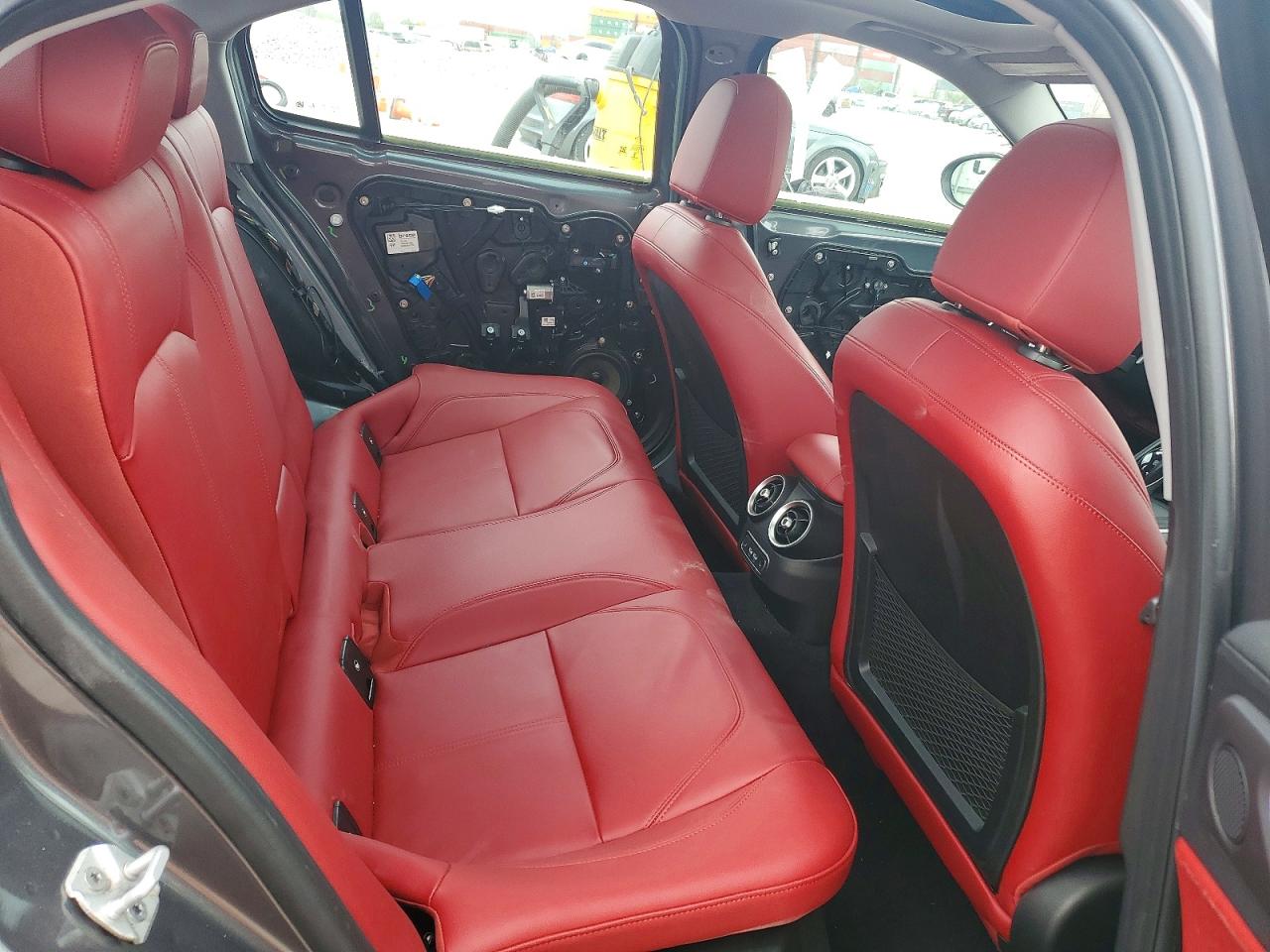 2019 ALFA ROMEO GIULIA photo 19