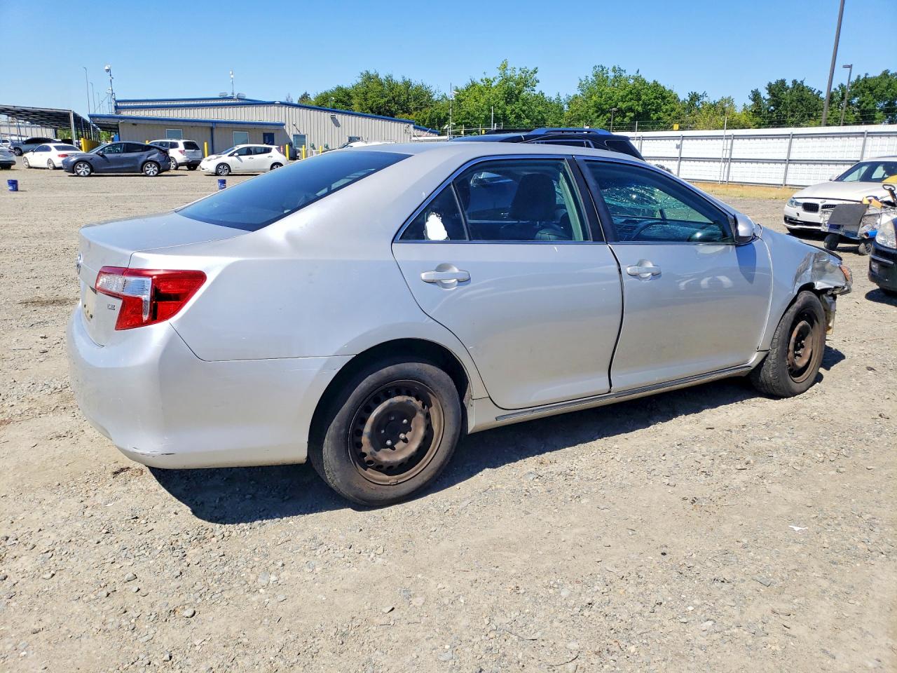 2013 TOYOTA CAMRY LE photo 5