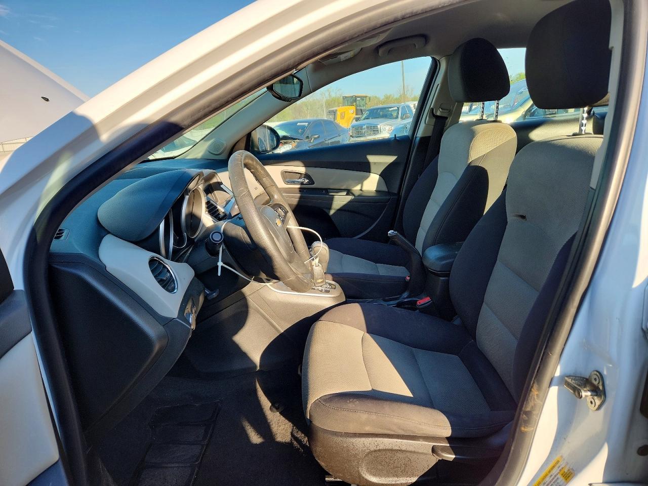 2015 CHEVROLET CRUZE LS photo 13