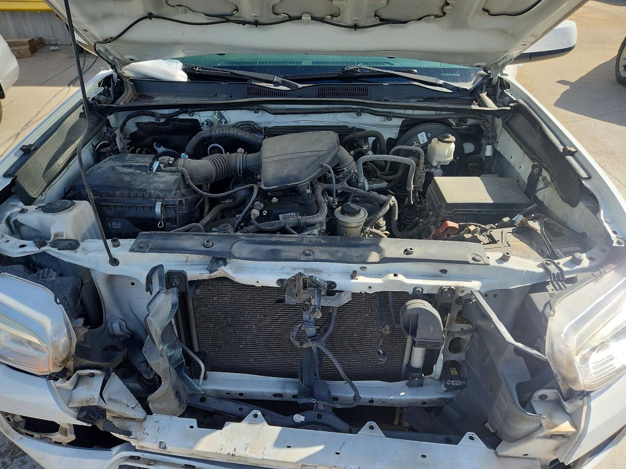 2019 TOYOTA TACOMA SR photo 31