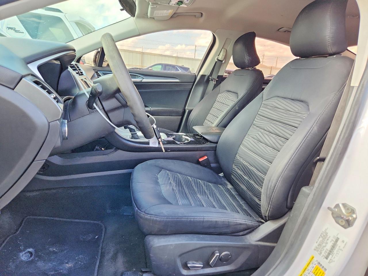 2016 FORD FUSION SE photo 19