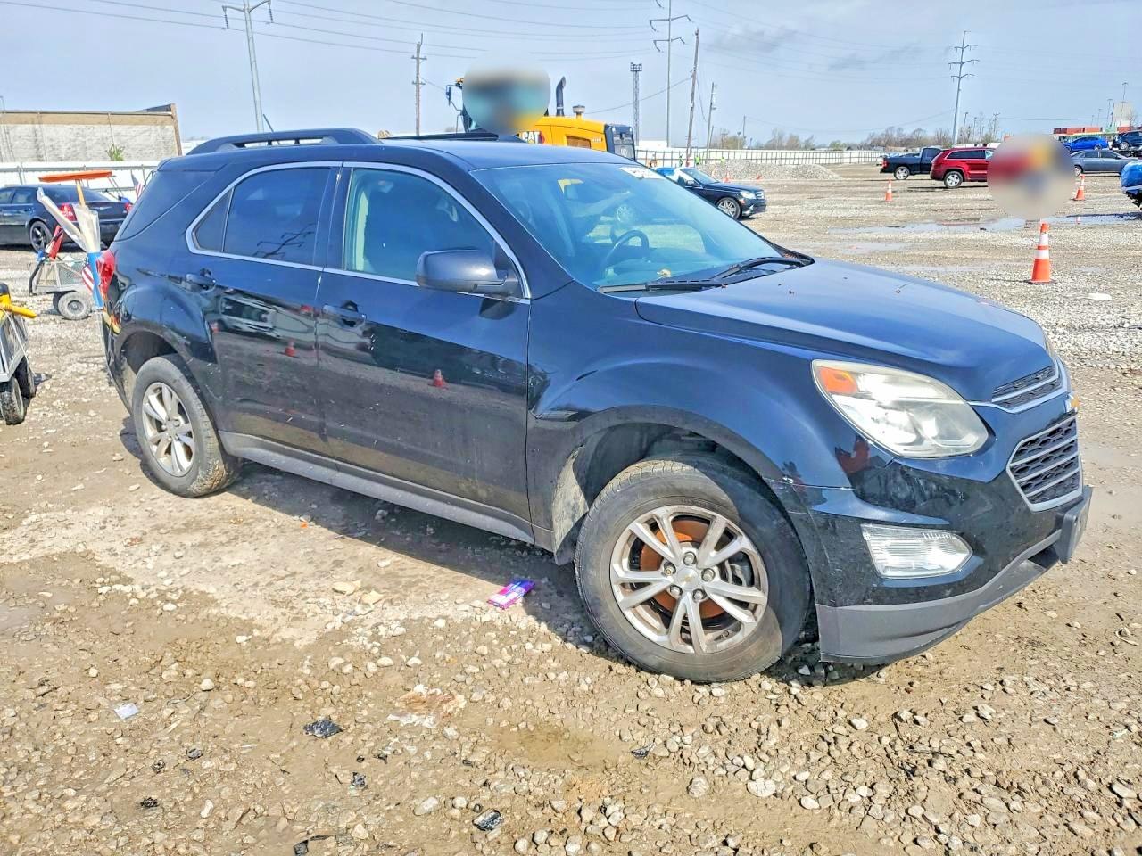 2017 CHEVROLET EQUINOX LT photo 4