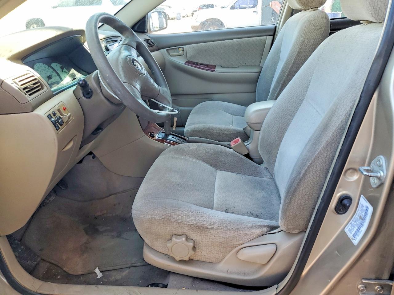 2004 TOYOTA COROLLA LE photo 19