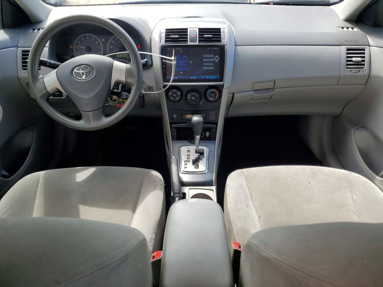2010 TOYOTA COROLLA LE photo 15