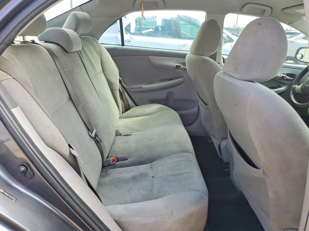 2010 TOYOTA COROLLA LE photo 19