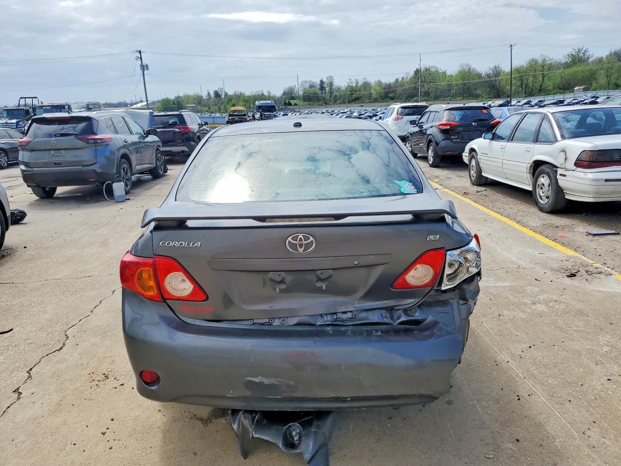 2010 TOYOTA COROLLA LE photo 11