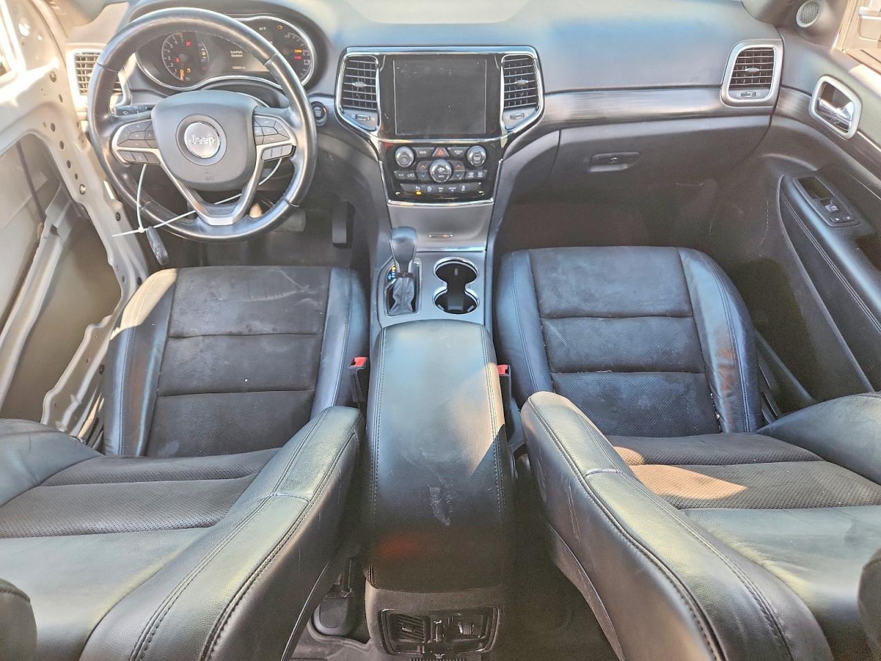 2020 JEEP GRAND CHEROKEE LAREDO photo 15