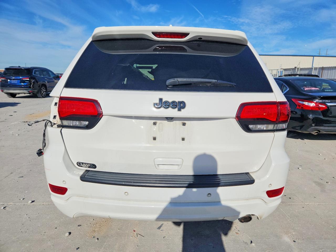 2020 JEEP GRAND CHEROKEE LAREDO photo 11