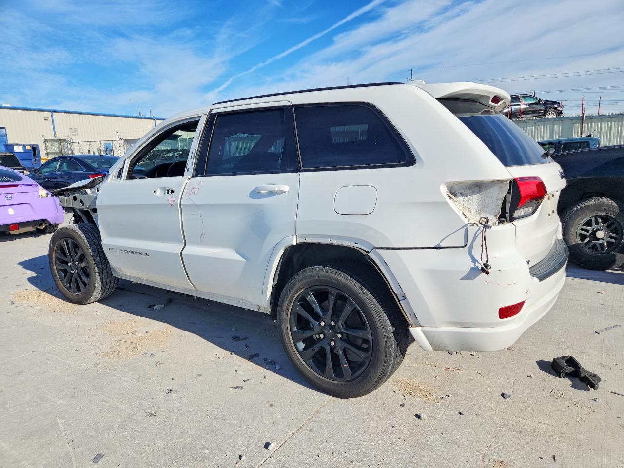 2020 JEEP GRAND CHEROKEE LAREDO photo 3