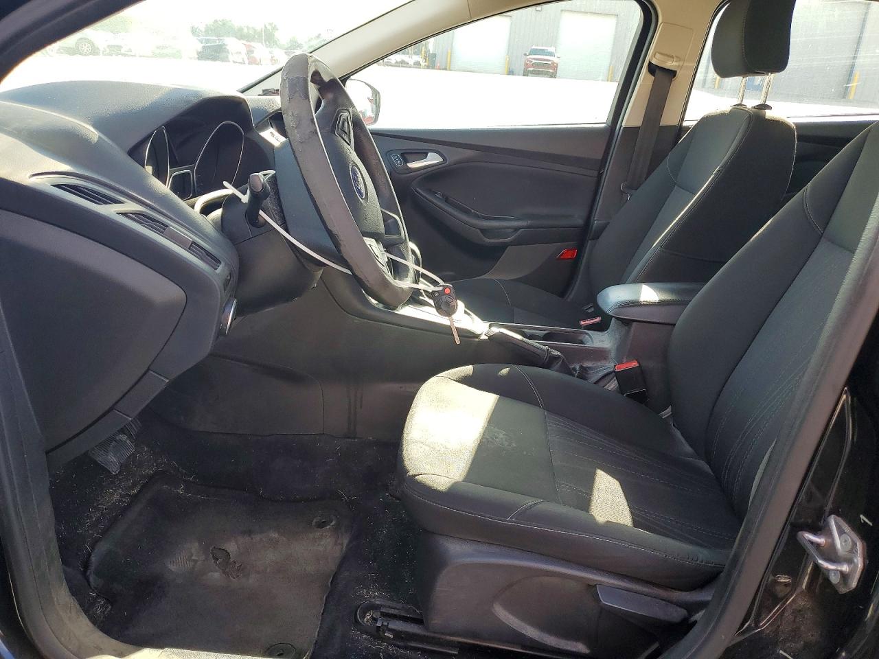 2015 FORD FOCUS SE photo 13