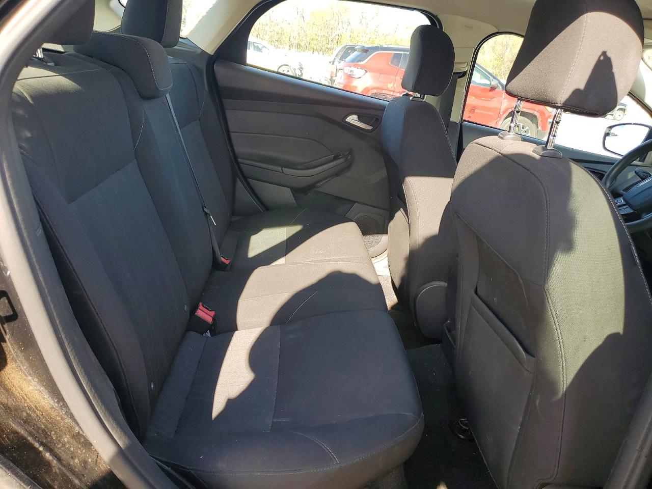 2015 FORD FOCUS SE photo 19