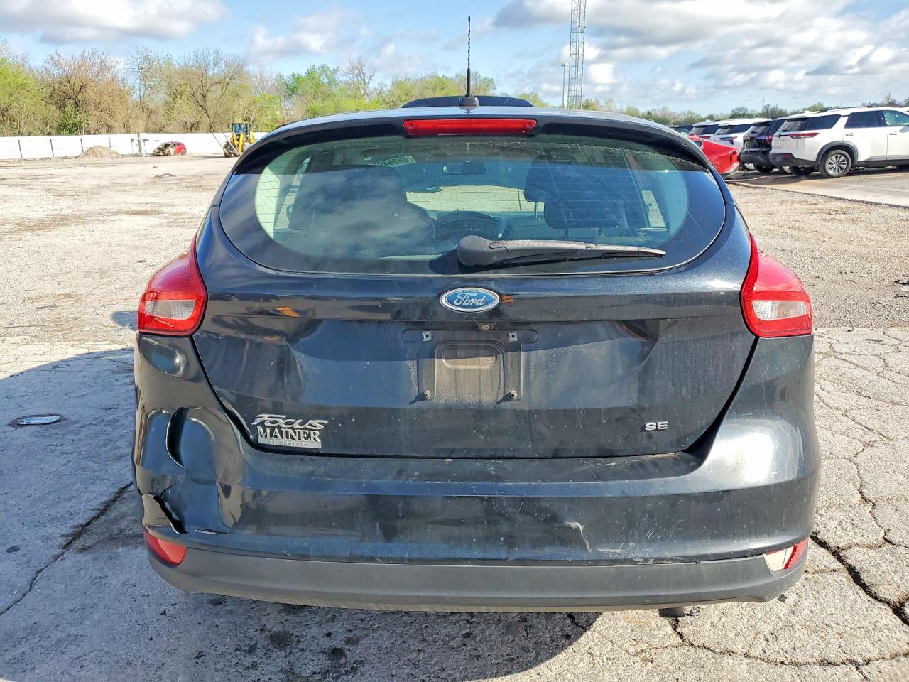 2015 FORD FOCUS SE photo 11