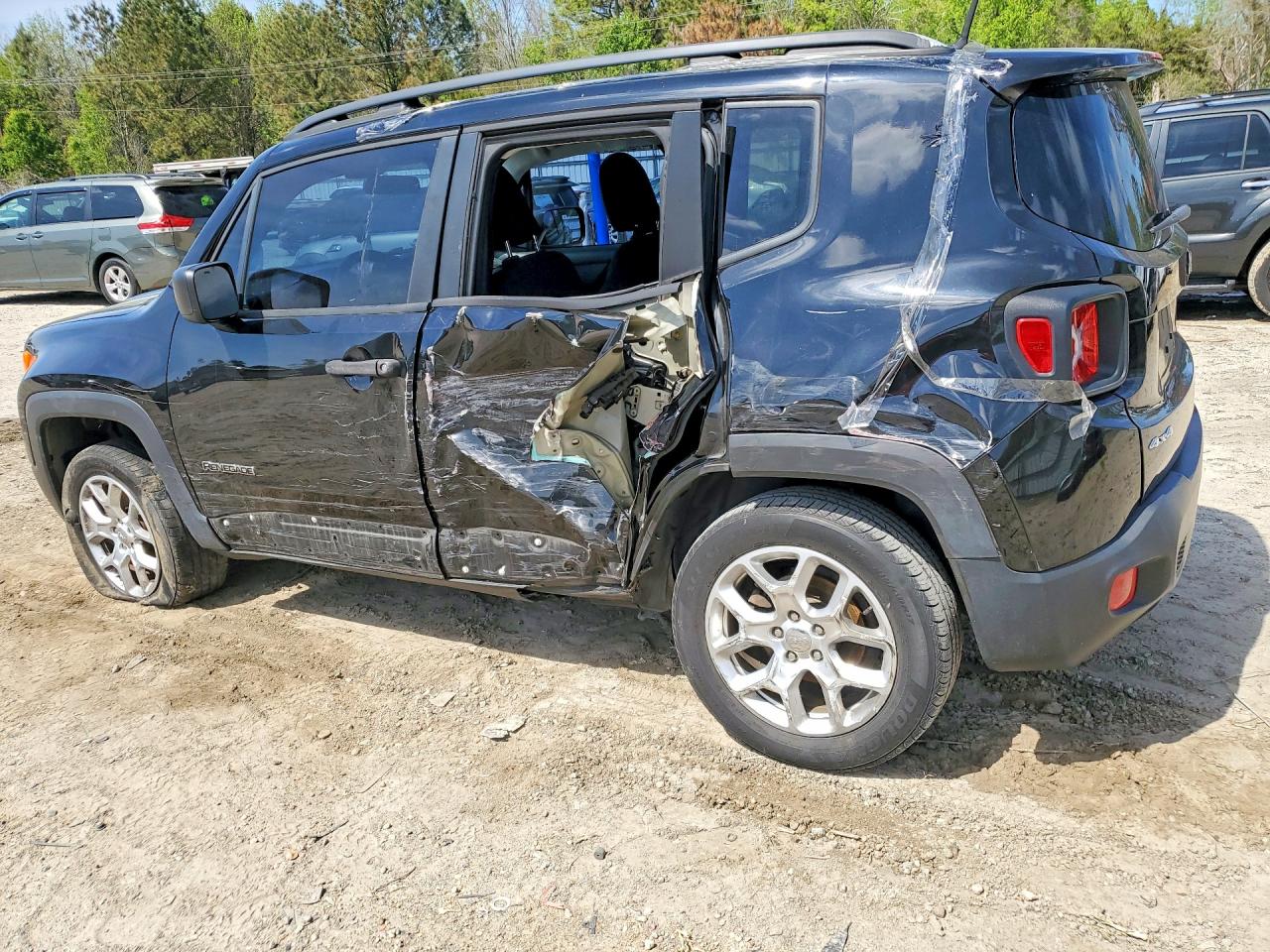 2017 JEEP RENEGADE SPORT photo 3