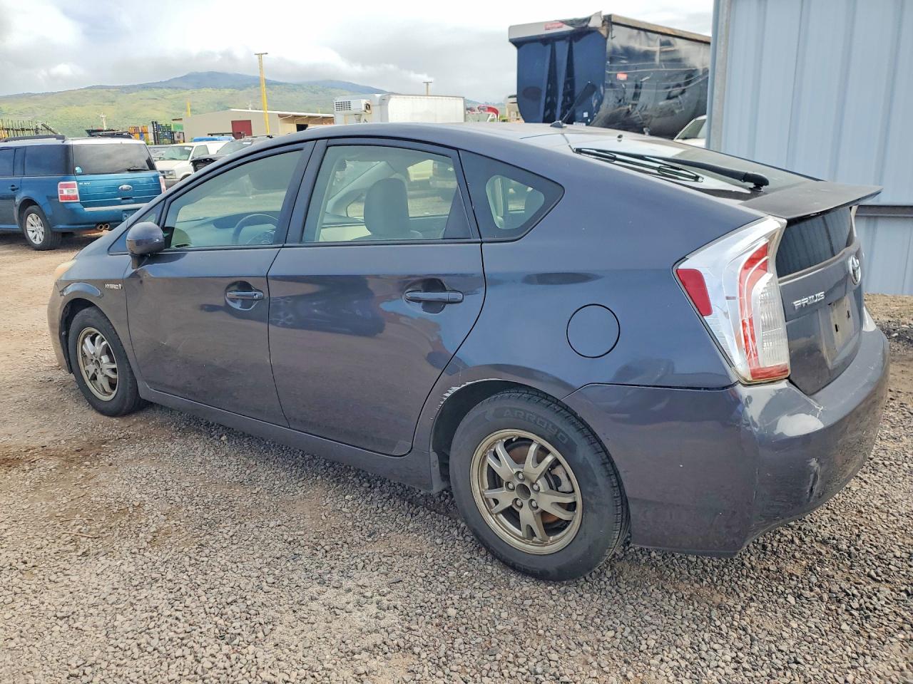 2013 TOYOTA PRIUS ONE photo 3