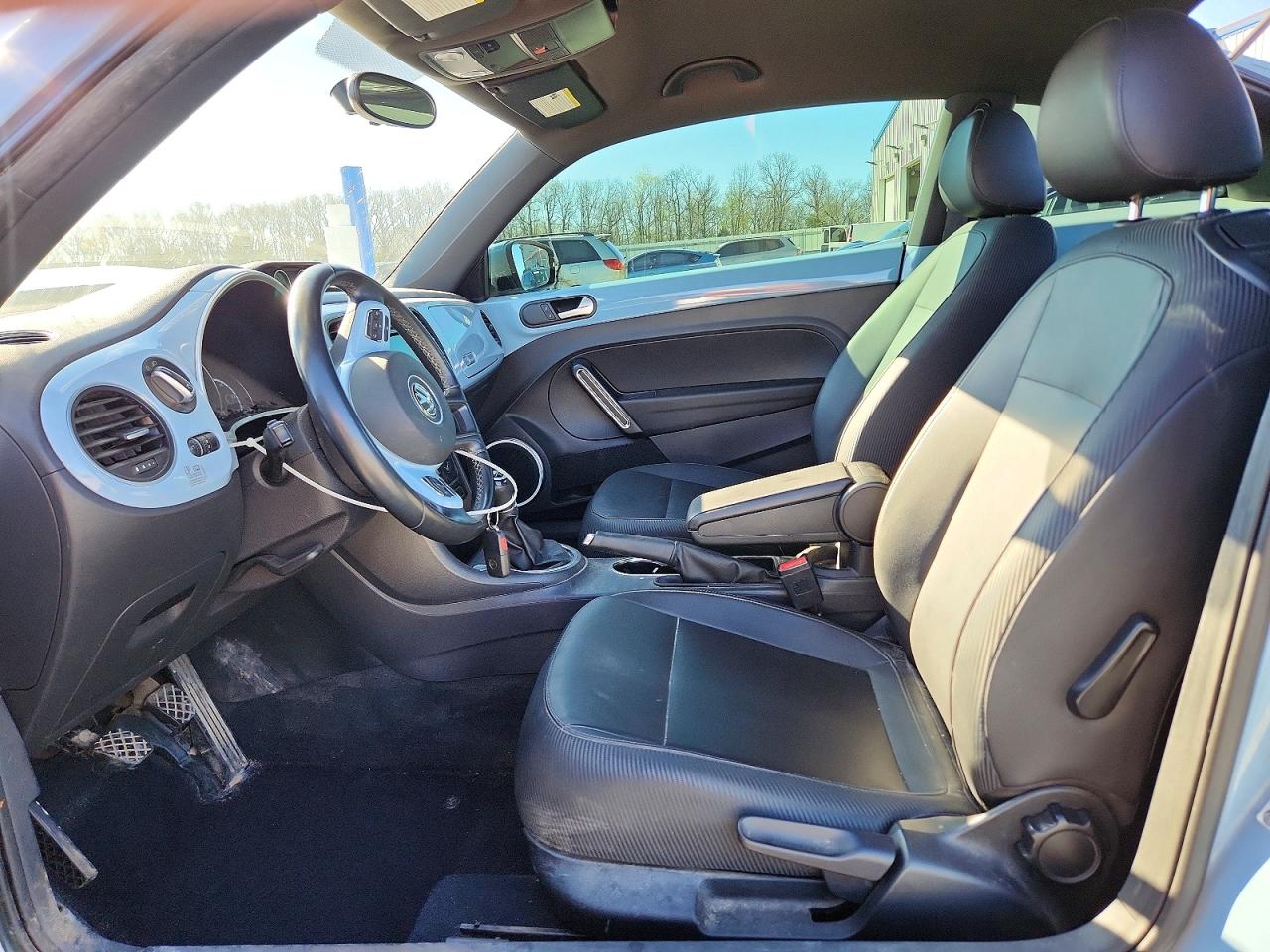 2014 VOLKSWAGEN BEETLE photo 13