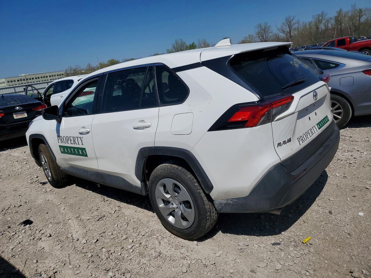 2022 TOYOTA RAV4 LE photo 3