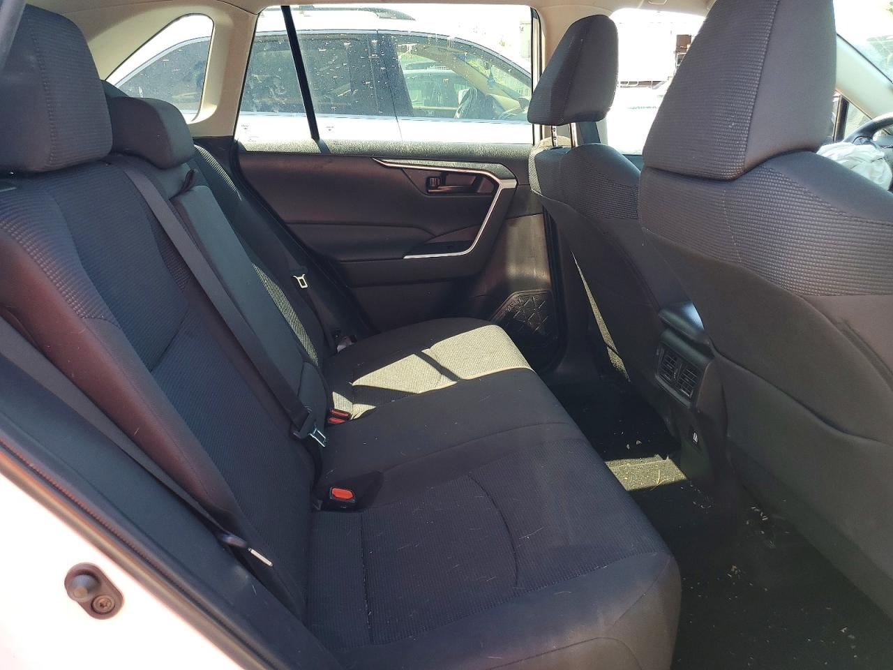 2022 TOYOTA RAV4 LE photo 19