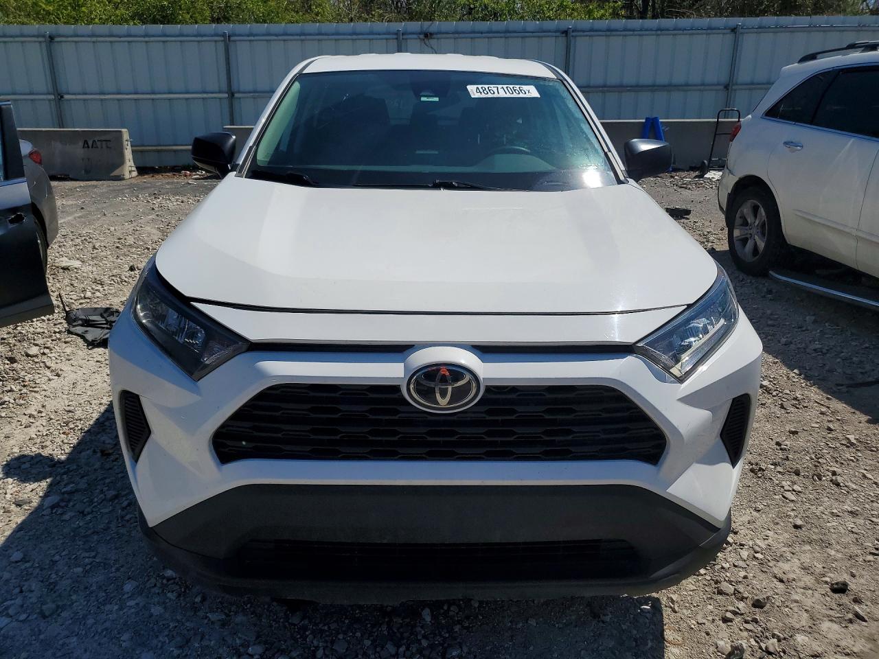 2022 TOYOTA RAV4 LE photo 9