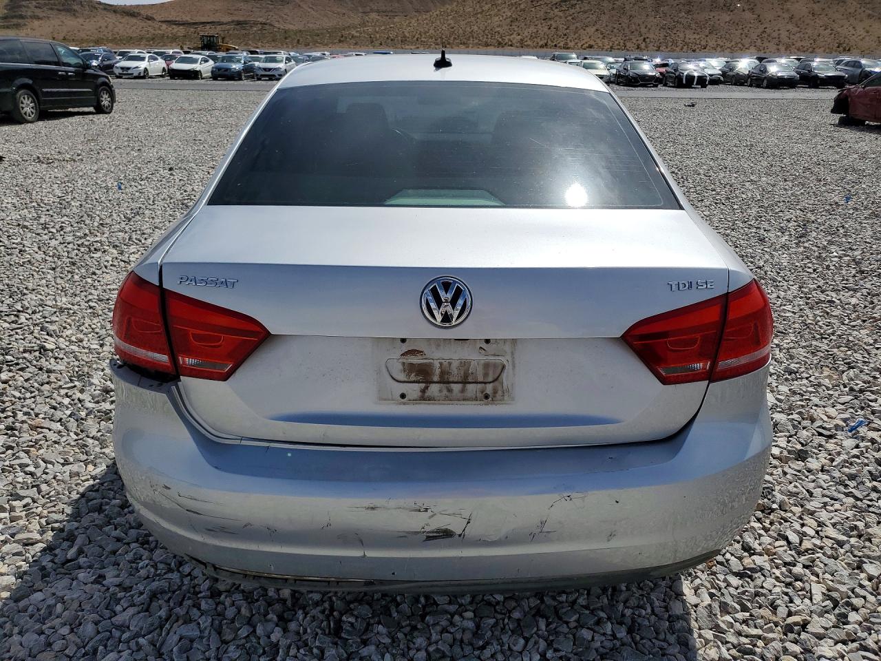 2014 VOLKSWAGEN PASSAT SE photo 6
