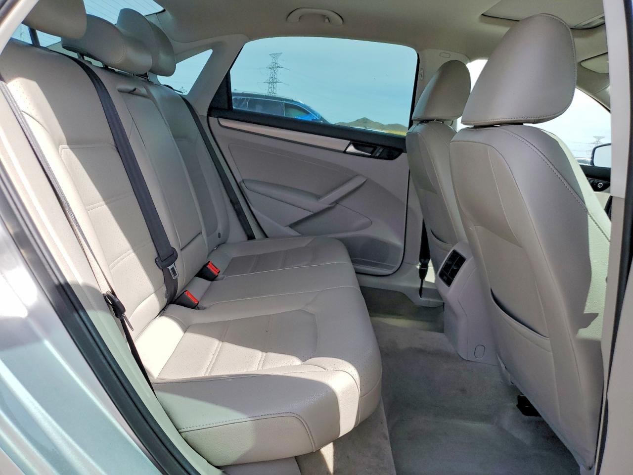 2014 VOLKSWAGEN PASSAT SE photo 10
