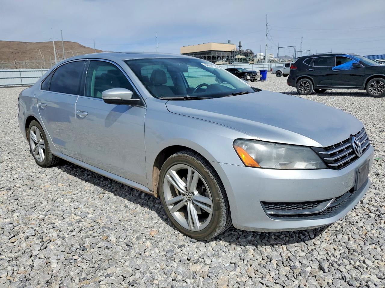 2014 VOLKSWAGEN PASSAT SE photo 4