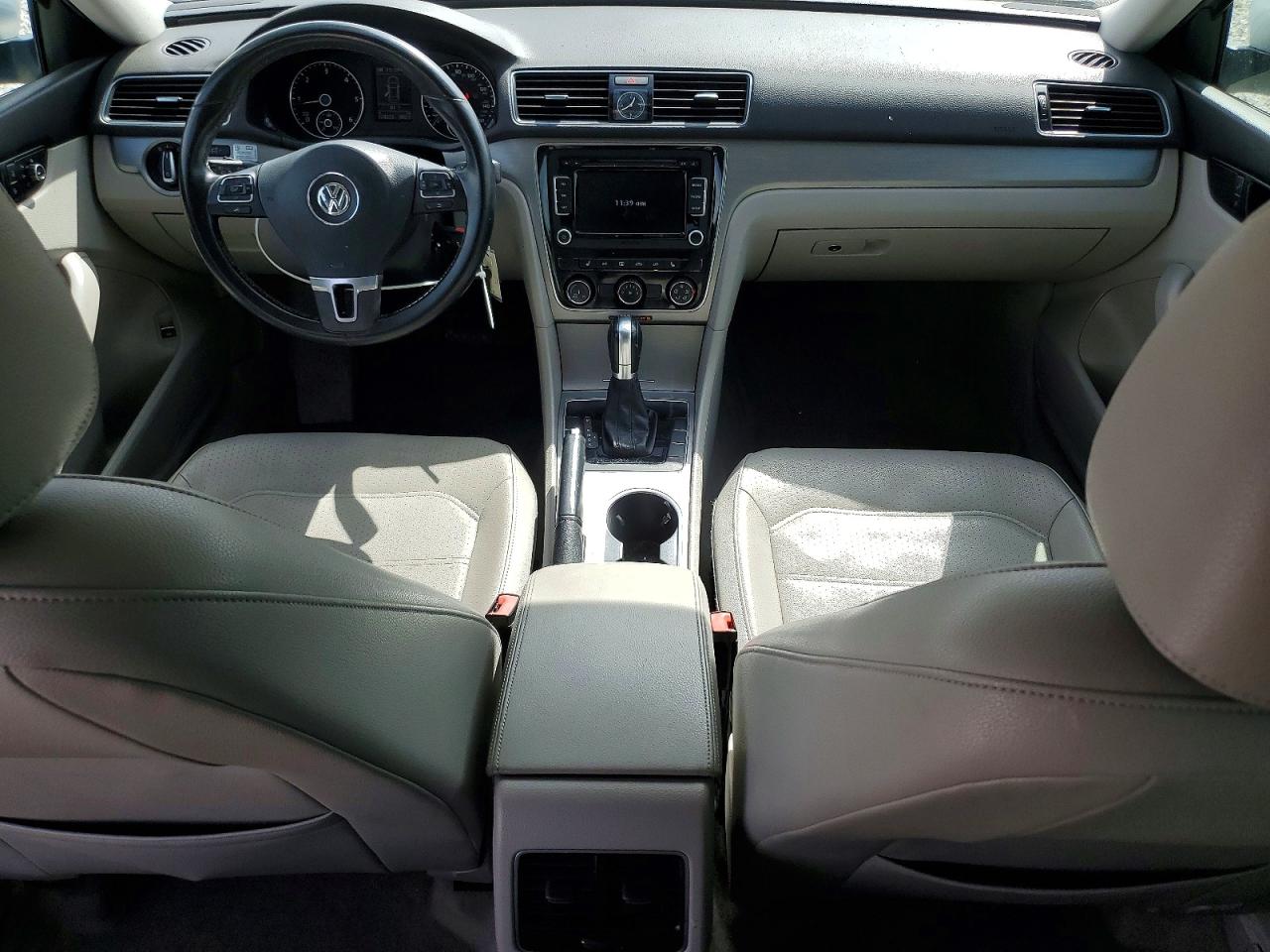 2014 VOLKSWAGEN PASSAT SE photo 8