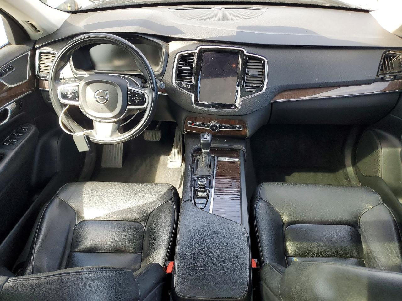 2016 VOLVO XC90 T6 photo 15