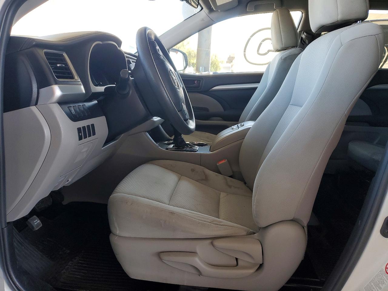 2019 TOYOTA HIGHLANDER LE photo 7