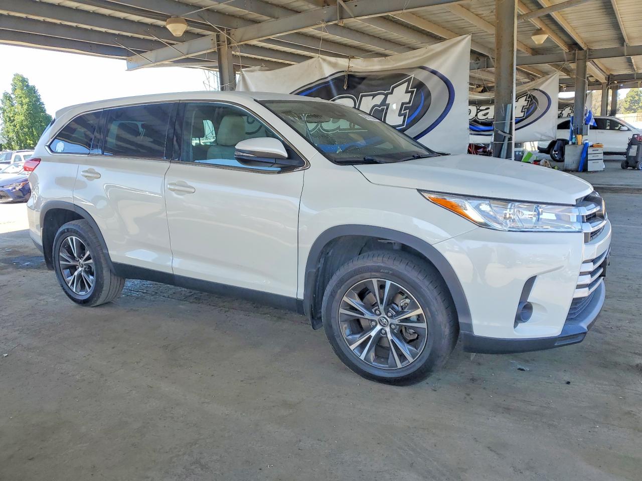 2019 TOYOTA HIGHLANDER LE photo 4