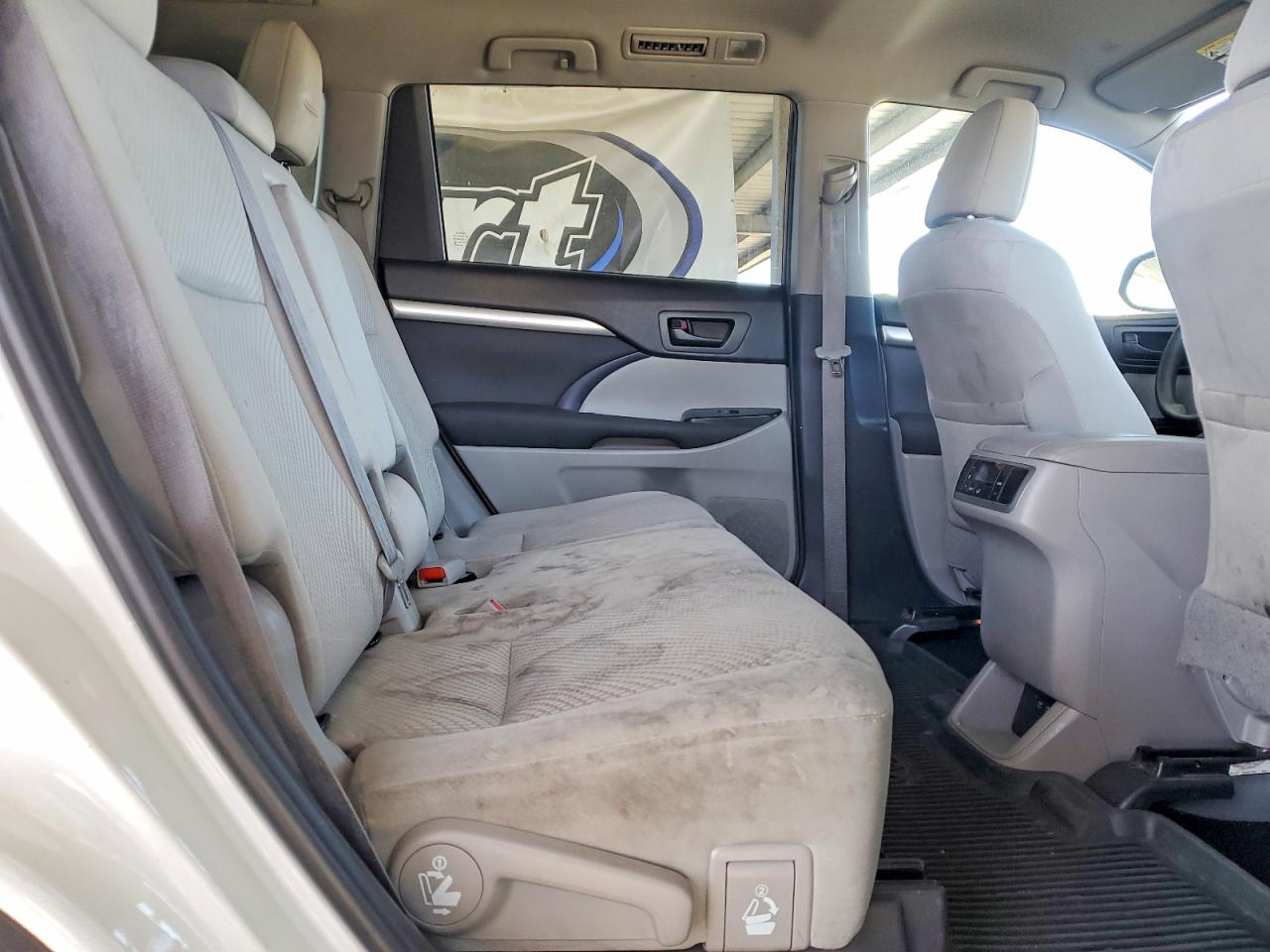 2019 TOYOTA HIGHLANDER LE photo 11