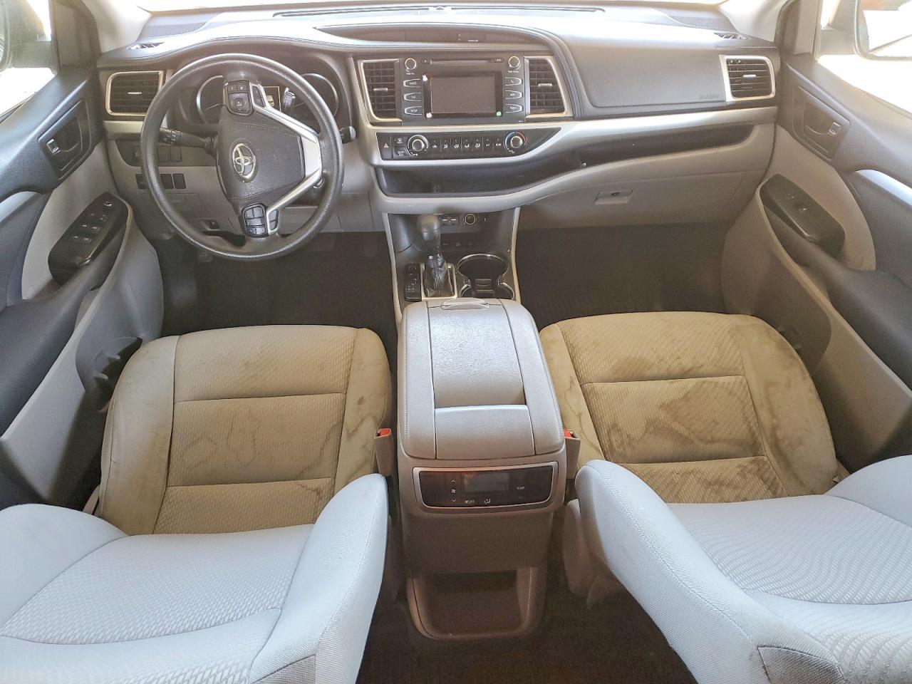 2019 TOYOTA HIGHLANDER LE photo 8