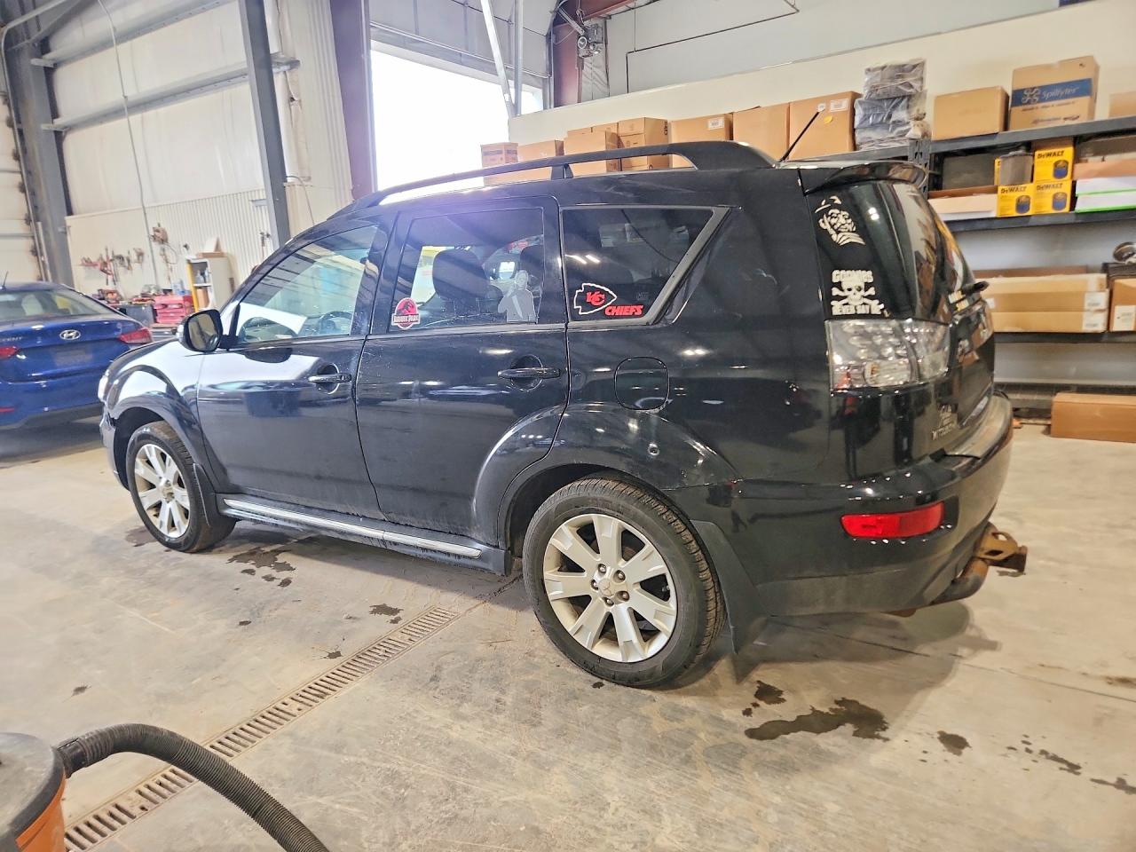 2010 MITSUBISHI OUTLANDER SE photo 2