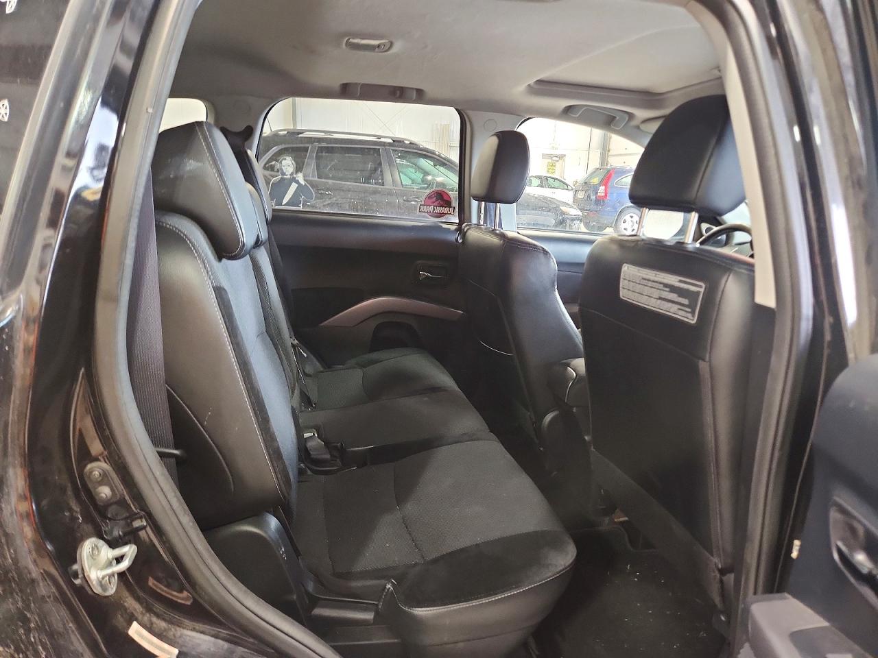 2010 MITSUBISHI OUTLANDER SE photo 11