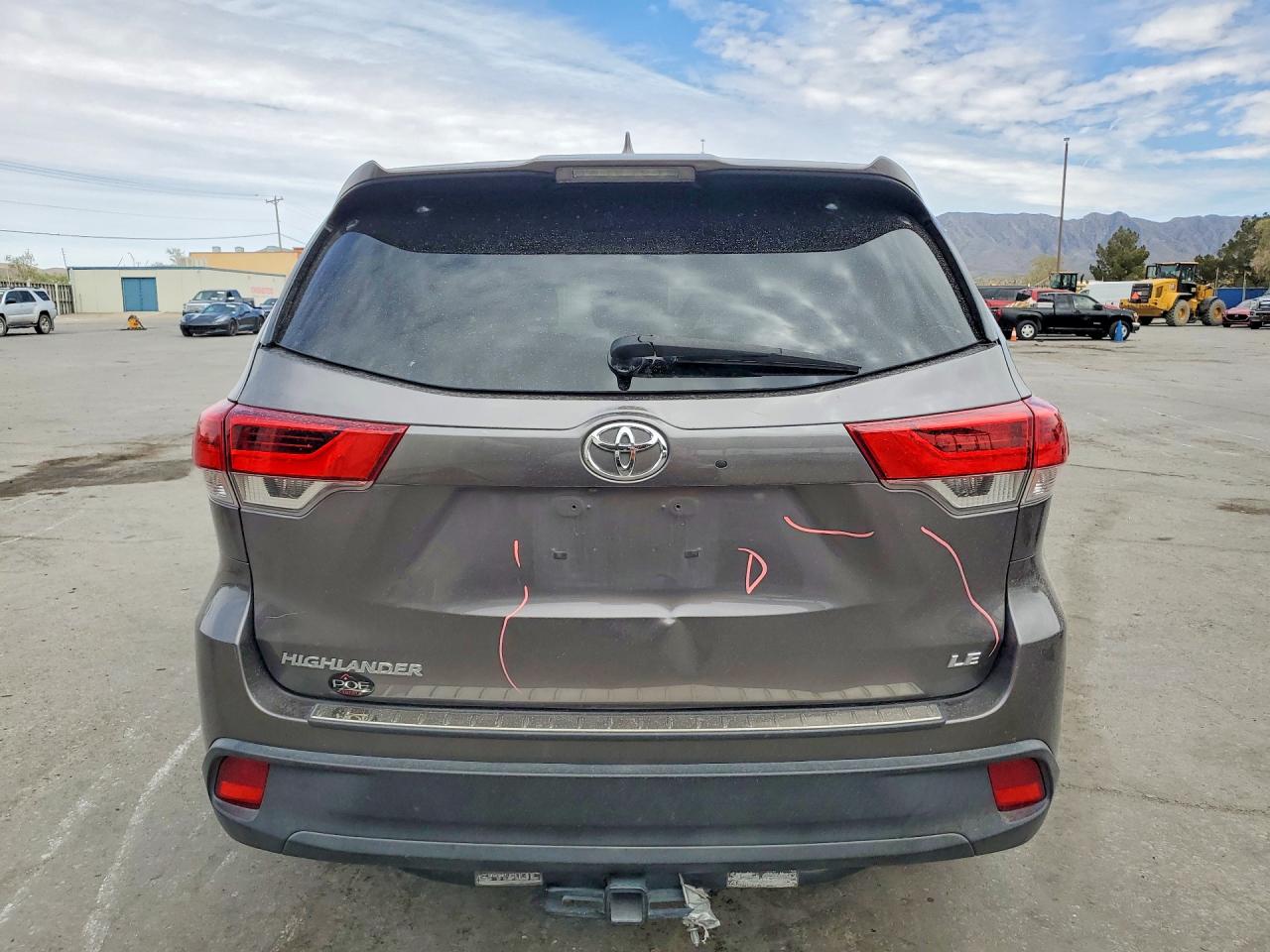 2018 TOYOTA HIGHLANDER LE PLUS photo 16