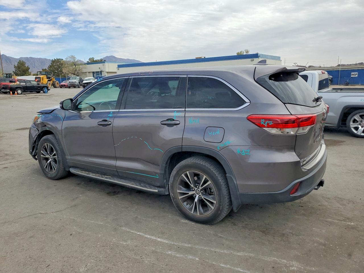 2018 TOYOTA HIGHLANDER LE PLUS photo 4