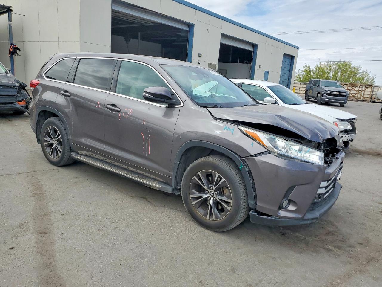 2018 TOYOTA HIGHLANDER LE PLUS photo 10