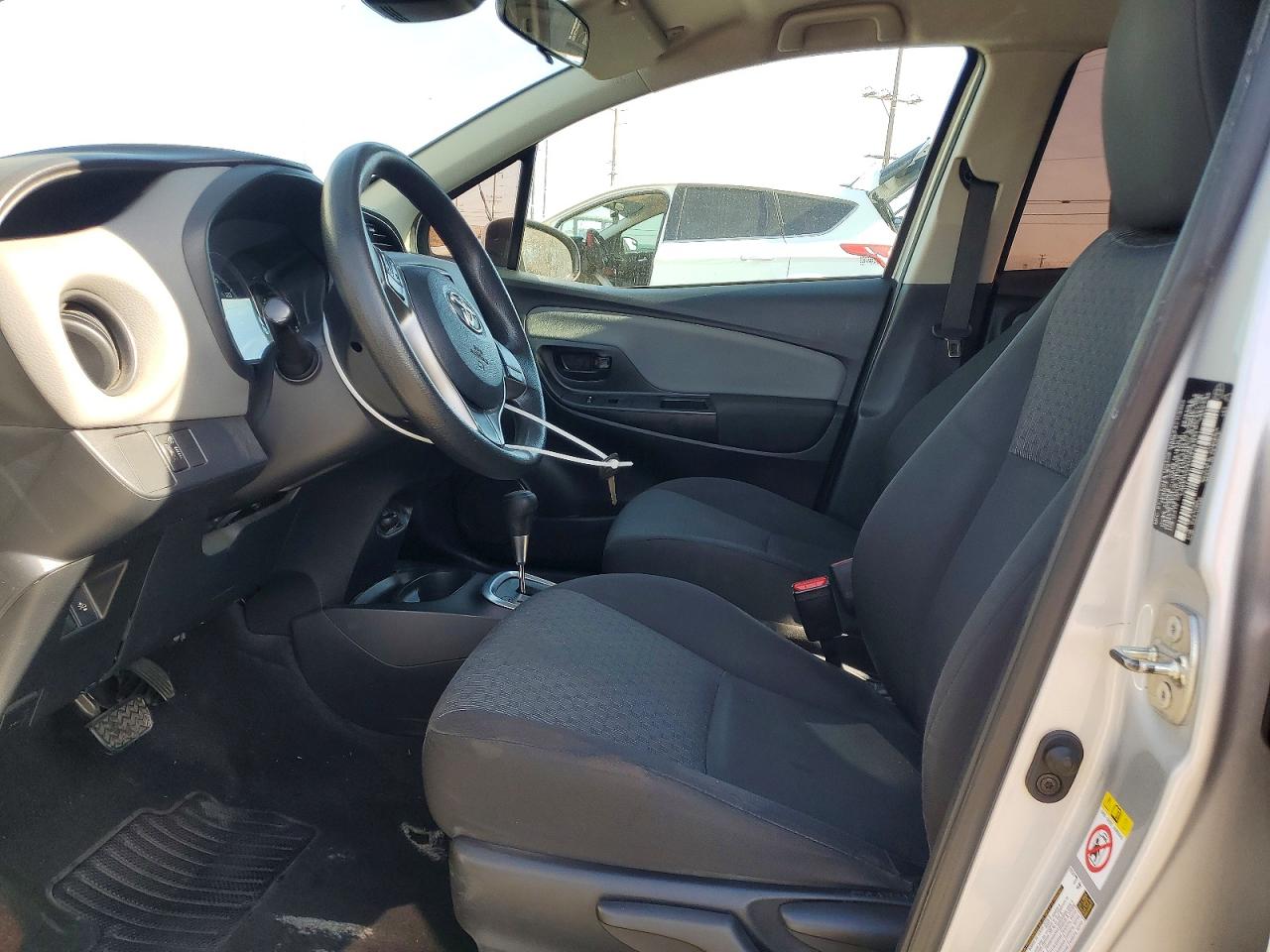2017 TOYOTA YARIS 5-DOOR L FLEET photo 19