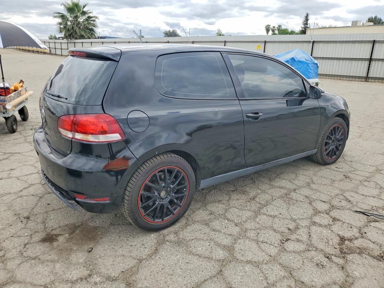 2011 VOLKSWAGEN GOLF photo 5